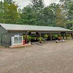 Family Getaway In Hillsgrove Pets Welcome!