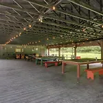Family Getaway In Hillsgrove Pets Welcome!