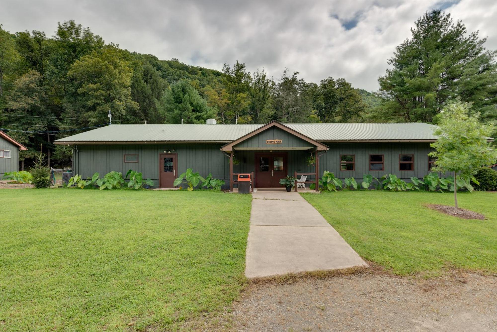 Family Getaway In Pets Welcome! Holiday home
