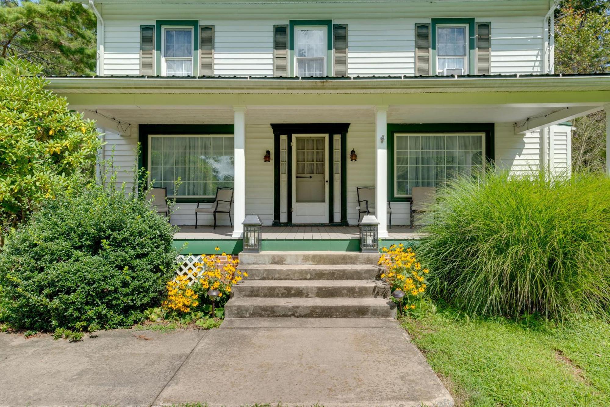 Family Getaway In Pets Welcome! * Hillsgrove