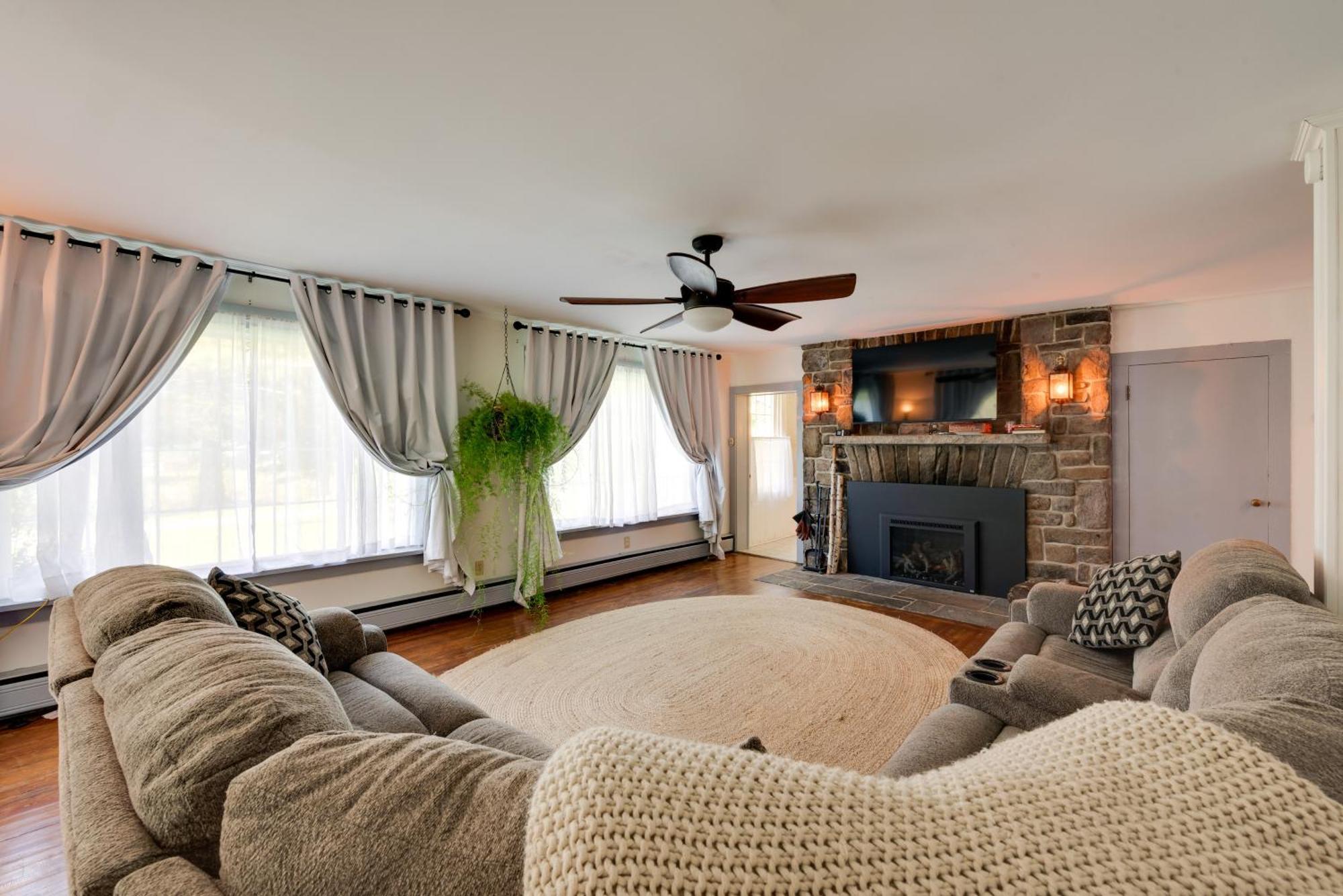 Family Getaway In Pets Welcome! * Hillsgrove